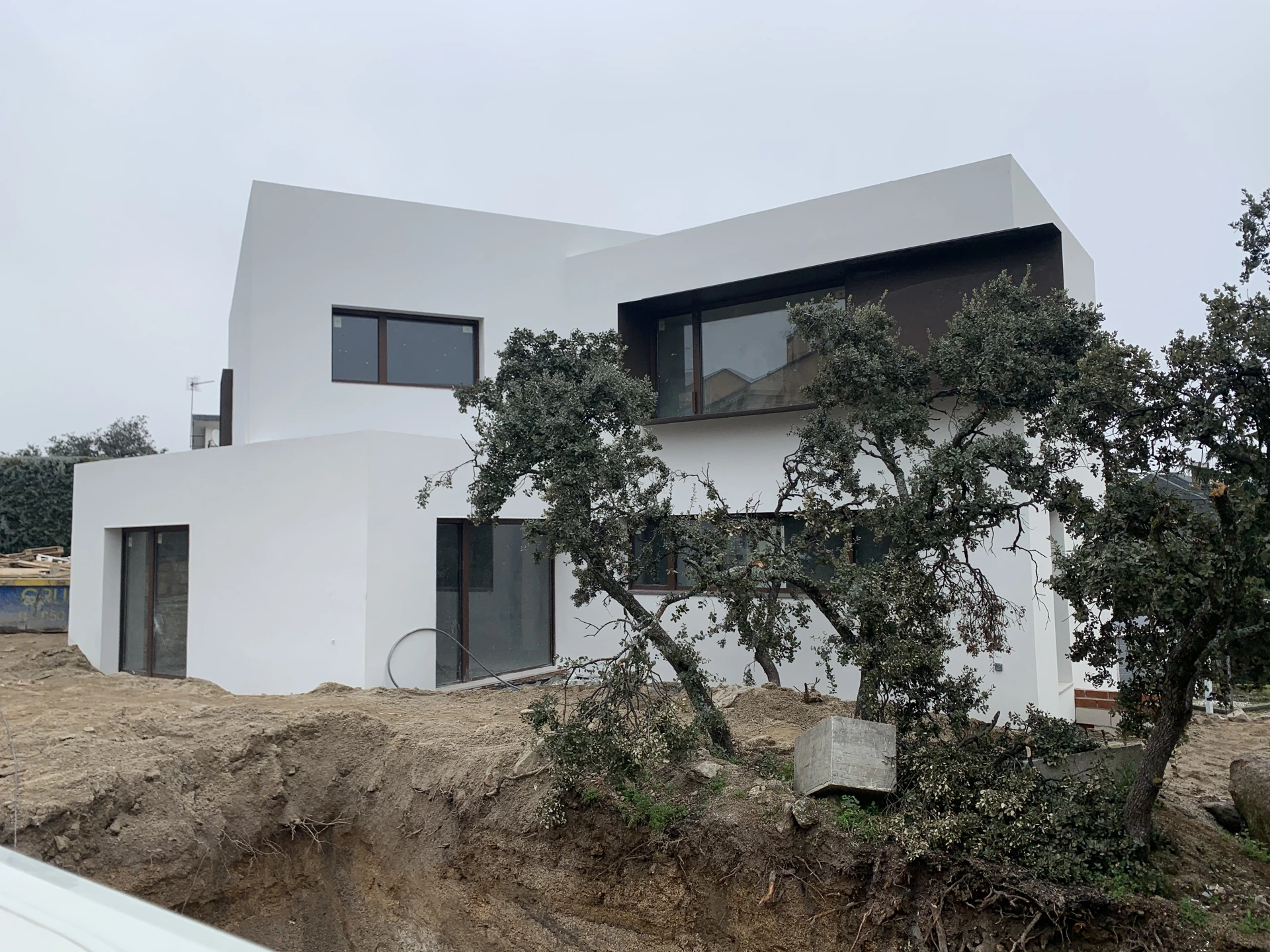 Fachada blanca SATE en Torrelodones
